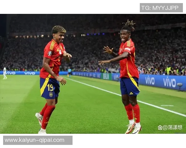 拜仁与巴萨争抢17岁中场新星泽卢卡斯引发关注