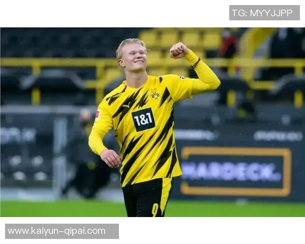 哈兰德夸女友球技如吉格斯女友调侃哈兰德盘带水平不行