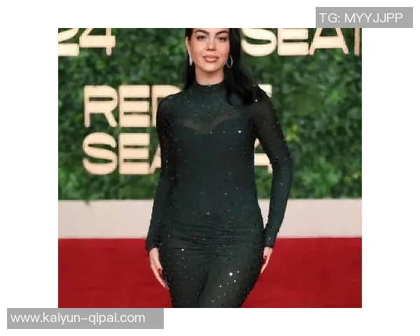 小特朗普与女友合影C罗乔治娜感慨椭圆形办公室的意外邂逅与人生奇遇 小特朗普与女友合影C罗乔治娜感慨椭圆形办公室的意外邂逅与人生奇遇