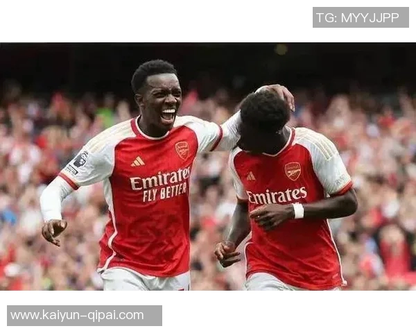 怀特首节火力全开半场贡献18分3板3助表现抢眼状态火热