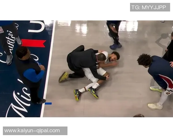 卡梅隆约翰逊首节三分球失准仅得1分2板2助状态堪忧